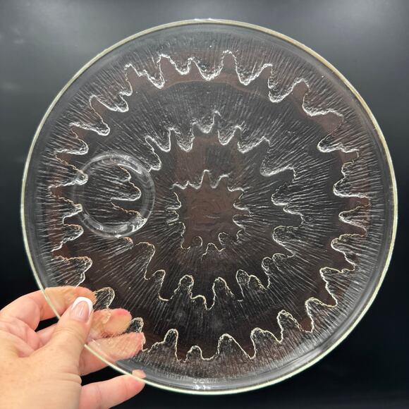 Set of 4 Vintage Indiana Glass Snack Luncheon Plates in Starburst Pattern - Picture 1 of 6